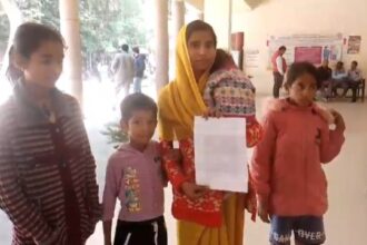 Banda: Municipality boss accused of cheating Rs 2 lakh in the name of providing job, victim woman appeals to DM