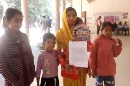 Banda: Municipality boss accused of cheating Rs 2 lakh in the name of providing job, victim woman appeals to DM