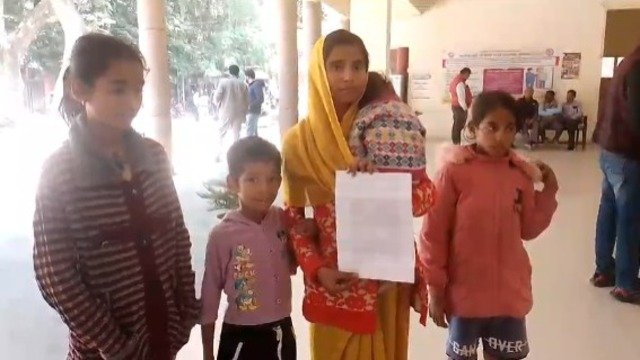 Banda: Municipality boss accused of cheating Rs 2 lakh in the name of providing job, victim woman appeals to DM