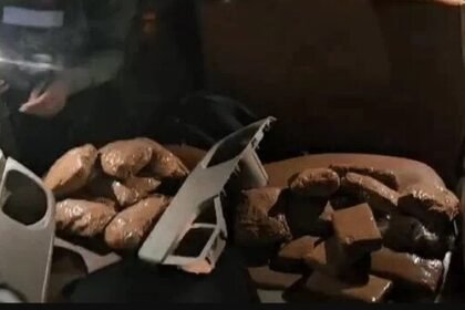 फिल्मी स्टाइल तस्करी का पर्दाफाश: आगरा में 10 किलो चरस जब्त, दो आरोपी तिहाड़ के पुराने कैदी