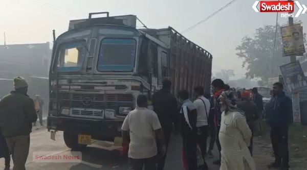 Bike collides with parked truck in Kushinagar, two youths seriously injured