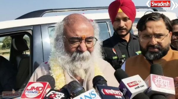 Grand welcome to Acharya Pramod Krishnam in Hapur