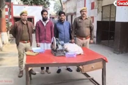 Bijnor: Police arrested two people accused of stealing labourers' belongings and mobile phones.