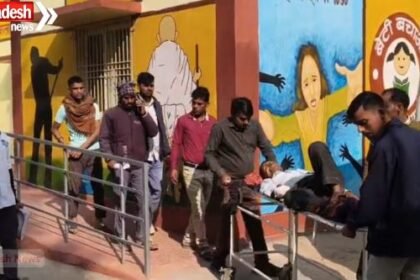 Horrific road accident in Firozabad: Two bikes collide head-on