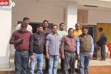 Firozabad: Secretaries launch agitation against online attendance and non-departmental work