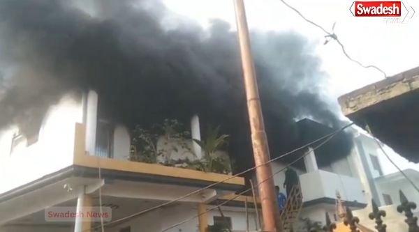 Bahraich: A massive fire broke out near Samarpan Hospital due to unknown reasons.