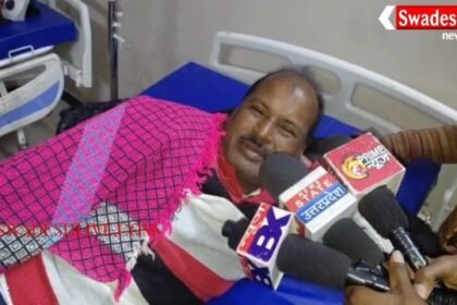 Jhansi: Ape and Eeco cars collided head-on on Mauranipur-Garautha road.