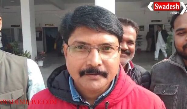 Journalist's car collided head-on in Farrukhabad