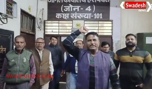 Uproar in Agra Municipal Corporation: Mayor Hemlata Diwakar's nephew accused of indecency