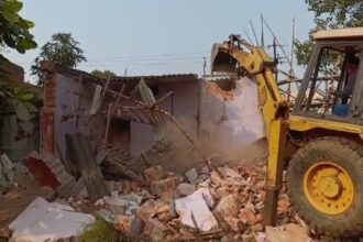 bhilai-firing-bulldozer-action-karn-saw-encroachment