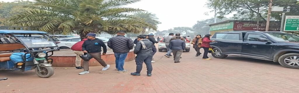 Agra: Guides at Taj Mahal western parking lot are playing a commission game