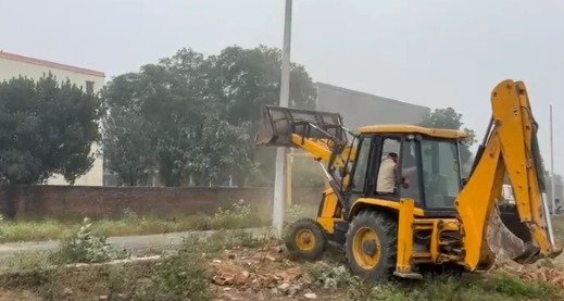 agra-development-authority-demolishes-illegal-colony-jalesar-road