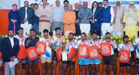 cm yogi gorkhpur khiladi samman swadesh news