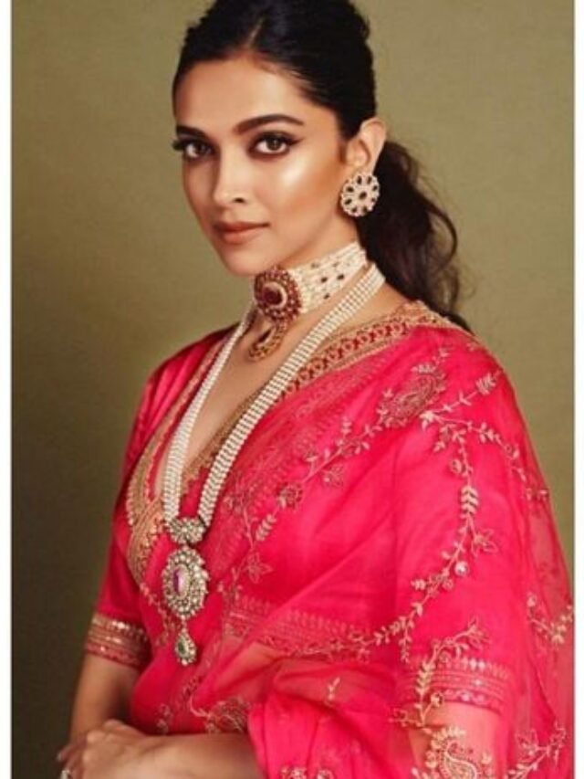 6 Stunning Photos of Deepika Padukone in Saree