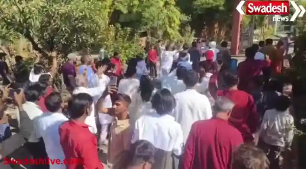 Raisen: Osho's 95th birth anniversary: ​​Devotees pour in at Kuchwada, questions remain over dilapidated birthplace