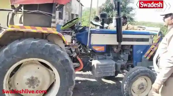 Murena: Major action early morning on Chambal Rajghat bridge: Forest department raids, tractor-trolley carrying illegal sand seized