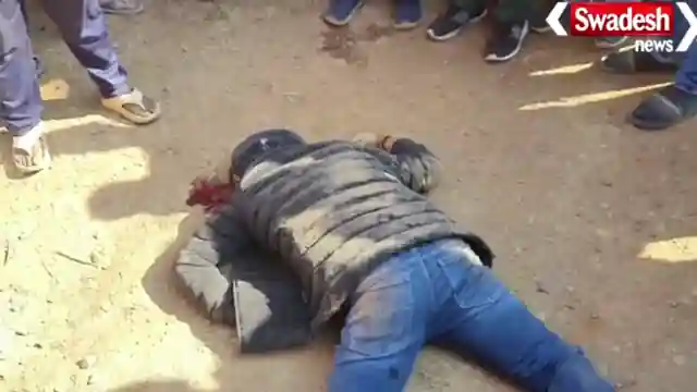 Jabalpur: A daylight murder in Khitauli caused a sensation in the area, with 45-year-old Chintu Thakur gunned down; police launched a search for the accused.