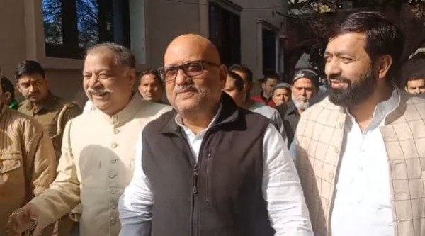 Moradabad: Congress State President Ajay Rai met the family of BLO Sarvesh Singh who committed suicide during the SIR process.