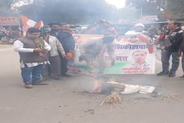Firozabad: Congress protests violence against Hindu minorities in Bangladesh