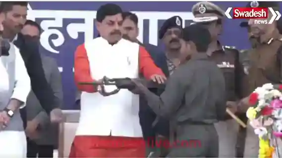 balaghat-mein-10-naxaliyon-ka-samuhik-atmasamarpan