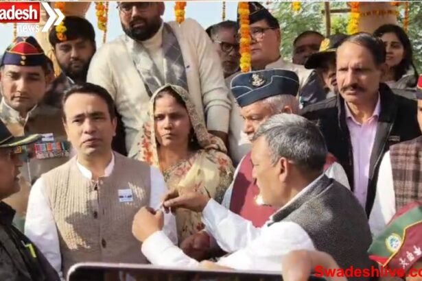 Union Minister of State Jayant Chaudhary reached Hapur and unveiled the statue of Kargil martyr Satpal Singh.