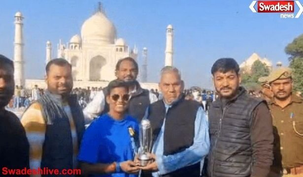 पर्सनल शूट के लिए ताजमहल पहुंचीं क्रिकेटर दीप्ति शर्मा, फैंस की उमड़ी भीड़