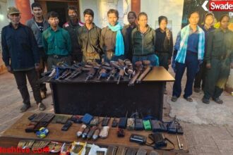 खैरागढ़ में नक्सलवाद पर बड़ी चोट, CPI (माओवादी) के 12 कैडरों ने हथियारों समेत किया सरेंडर