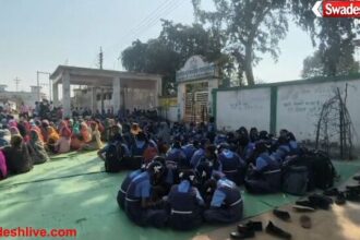 बालोद: शिक्षकों की मांग को लेकर पालकों ने स्कूल में जड़ा ताला