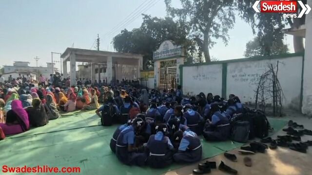 बालोद: शिक्षकों की मांग को लेकर पालकों ने स्कूल में जड़ा ताला