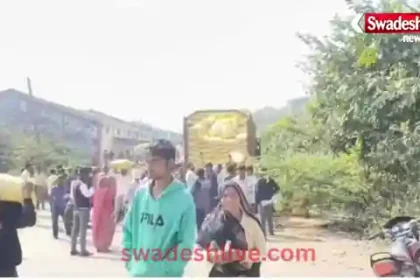 tikamgarh-fertilizer-loot-farmers-seized-fertilizer-truck