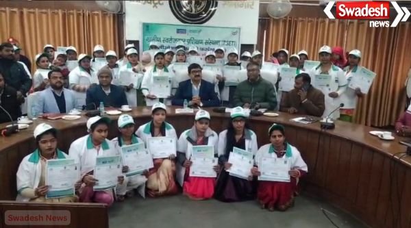 Farrukhabad: Training letters distributed to the candidates of Rural Self-Employment Training Institute