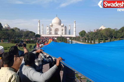 Taj Mahal Crowd