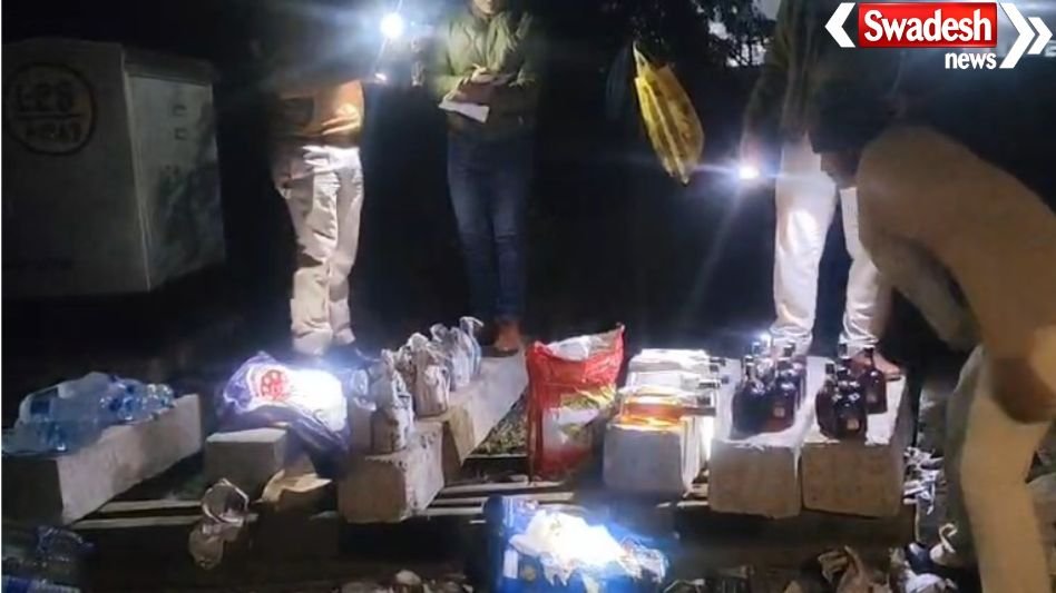Nathnagar Railway Station Liquor Seizure: 4 bags of liquor recovered, smuggler absconding