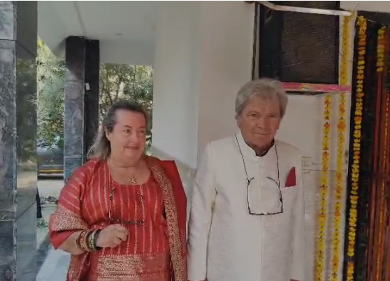 Foreign Couple Hindu Wedding