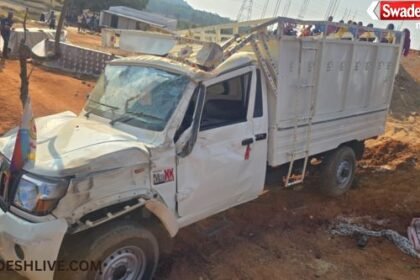 Road Accident: Major road accident in Pendra, 50 villagers injured as pickup overturns