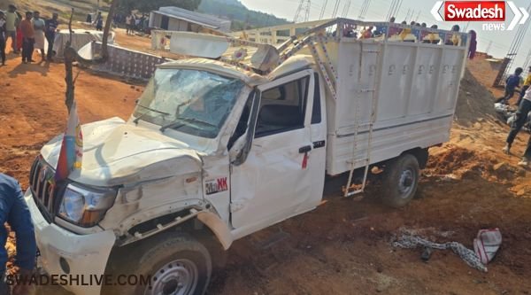 Road Accident: Major road accident in Pendra, 50 villagers injured as pickup overturns