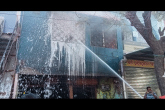 A massive fire broke out in the warehouse of an electronic shop in Akaltara, causing loss of lakhs.