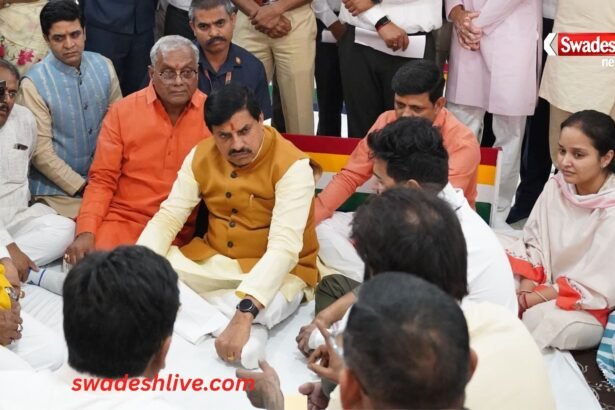 Indore News cm-meets-pugalia-family