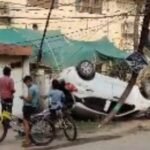 Raipur Car Accident: A speeding car collided with an electric pole in Raipur.