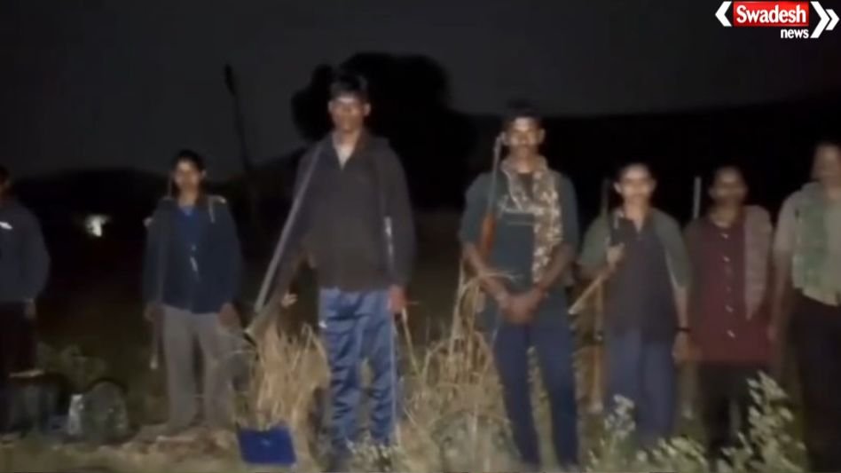 Naxal Surrender: 15 Naxalites surrender in Mahasamund