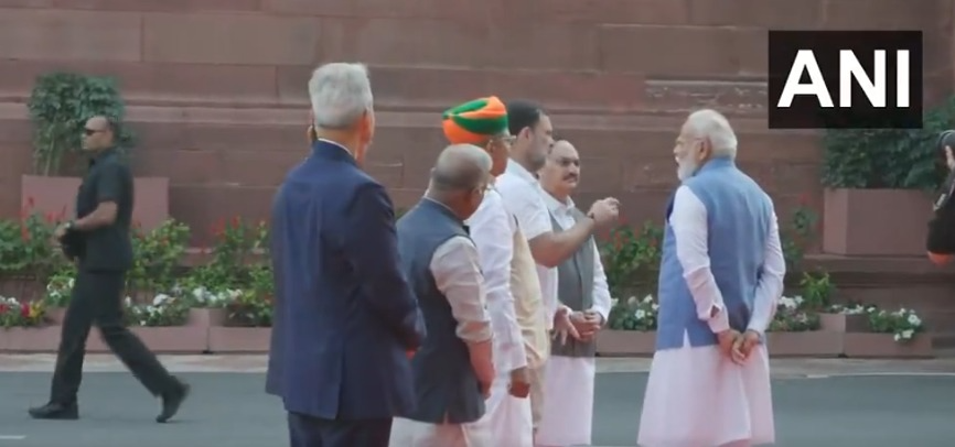 PM Modi Rahul Gandhi Parliament Meeting