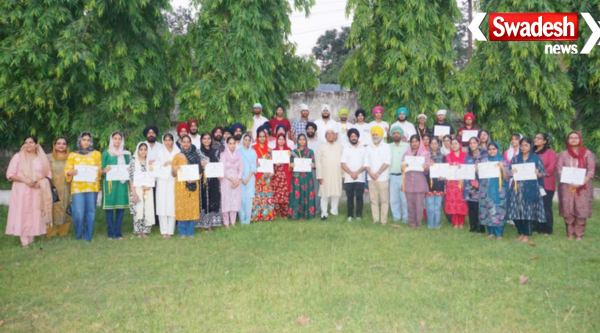 Saryu Roy Felicitates Students