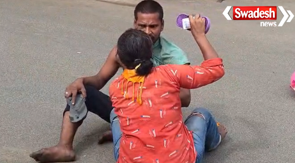 Agra Husband Wife Street Fight