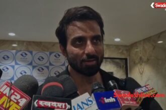भिलाई में मीडिया से बातचीत करते अभिनेता सोनू सूद
