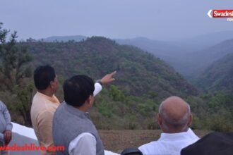 बैतूल के कुकरू हिल स्टेशन में स्व-सहायता समूह की महिलाओं से संवाद करते मुख्यमंत्री मोहन यादव