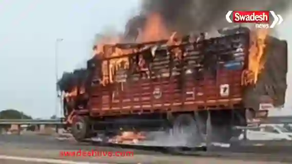 धारूहेड़ा NH-48 हादसा: डंपर से टकराया कैंटर, लगी भीषण आग; चालक सुरक्षित