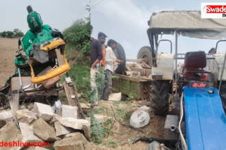 Morena Road Accident Tractor Trolley Overturns