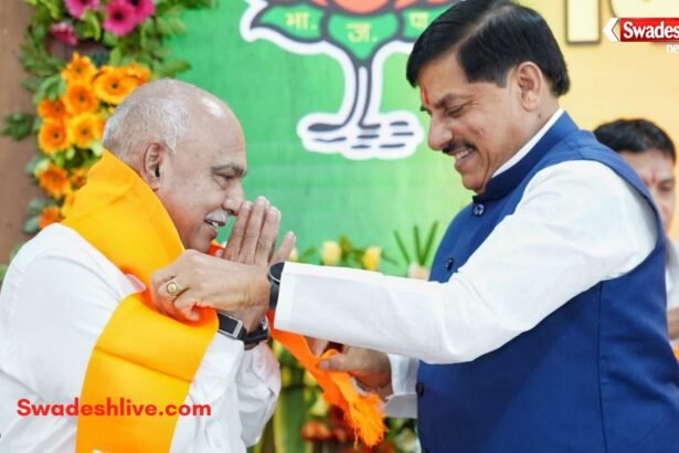 मुख्यमंत्री डॉ. मोहन यादव भाजपा प्रदेश अध्यक्ष हेमंत खंडेलवाल के एक वर्ष के कार्यकाल पर उन्हें शुभकामनाएं देते हुए।