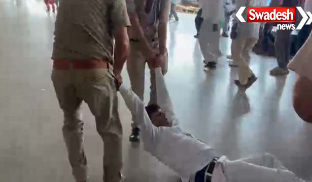 Agra Cantt RPF Deputy SS Fight Action