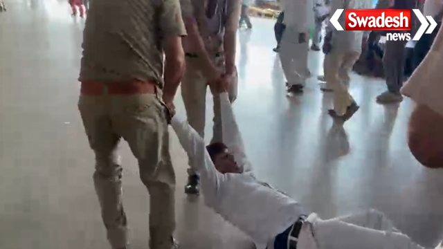 Agra Cantt RPF Deputy SS Fight Action